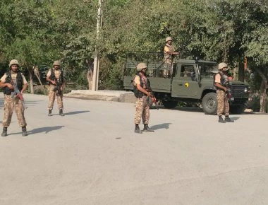 Καμικάζι αυτοκτονίας σκόρπισε τον θάνατο την ώρα που στρατιώτες έπαιζαν βόλεϊ στο Πακιστάν